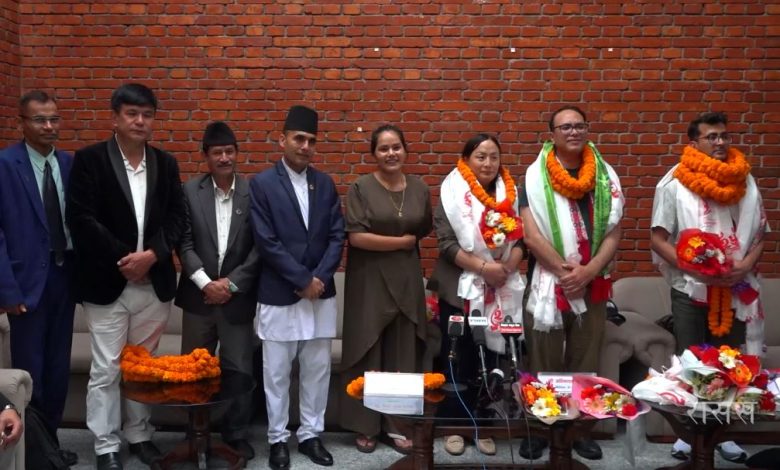 ‘एलिफेन्ट्स इन द फग’ समूहलाई भव्य स्वागत (भिडियोसहित)